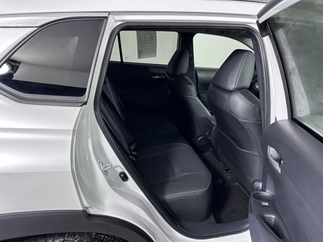 Used 2022 Toyota Corolla Cross XLE w/ Convenience Package image 11