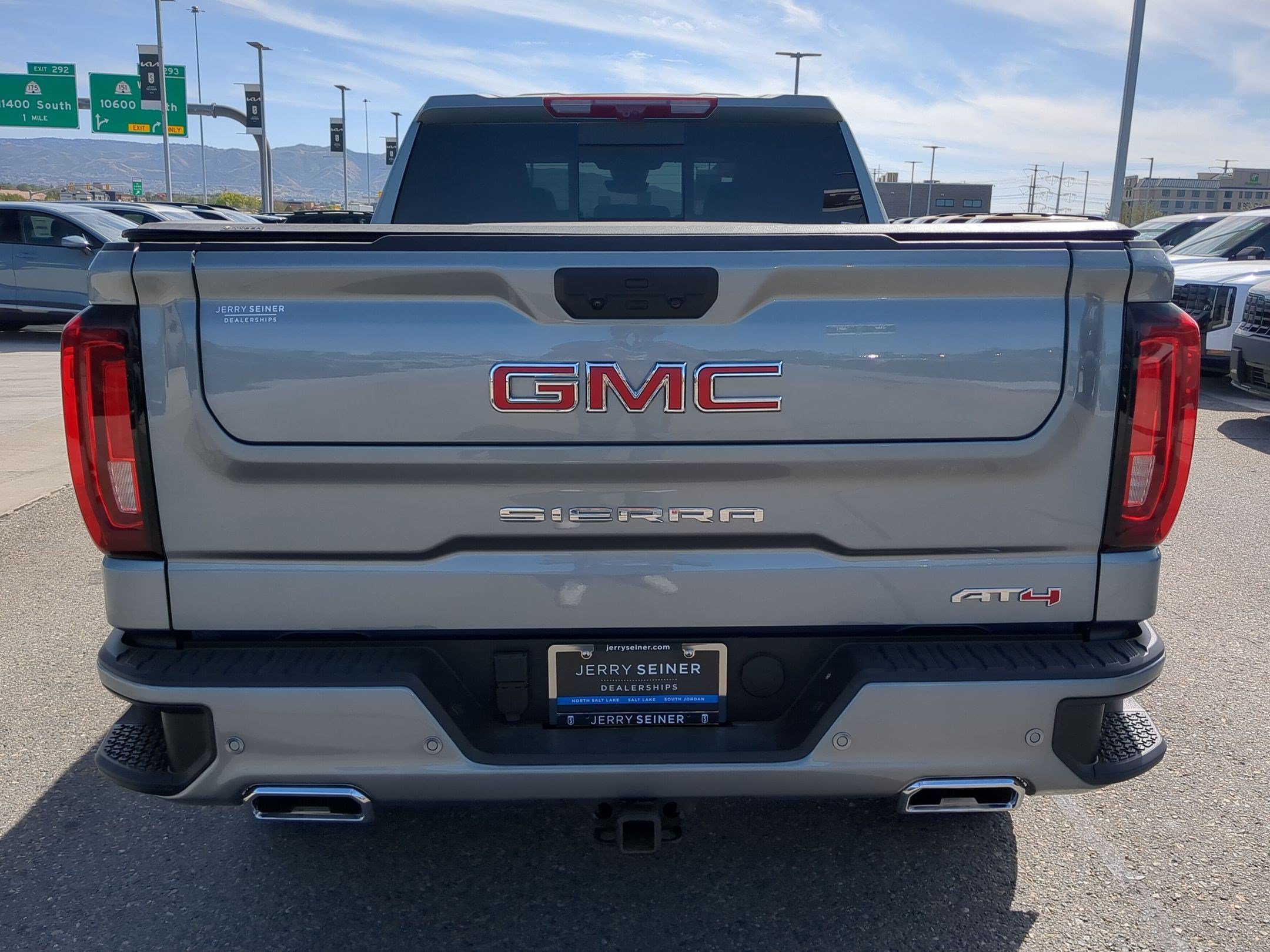 Used 2024 GMC Sierra 1500 AT4 w/ Technology Package AWD/4WD image 5