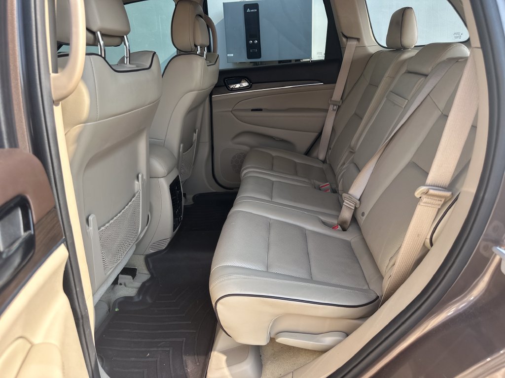 Used 2020 Jeep Grand Cherokee Overland AWD/4WD image 25