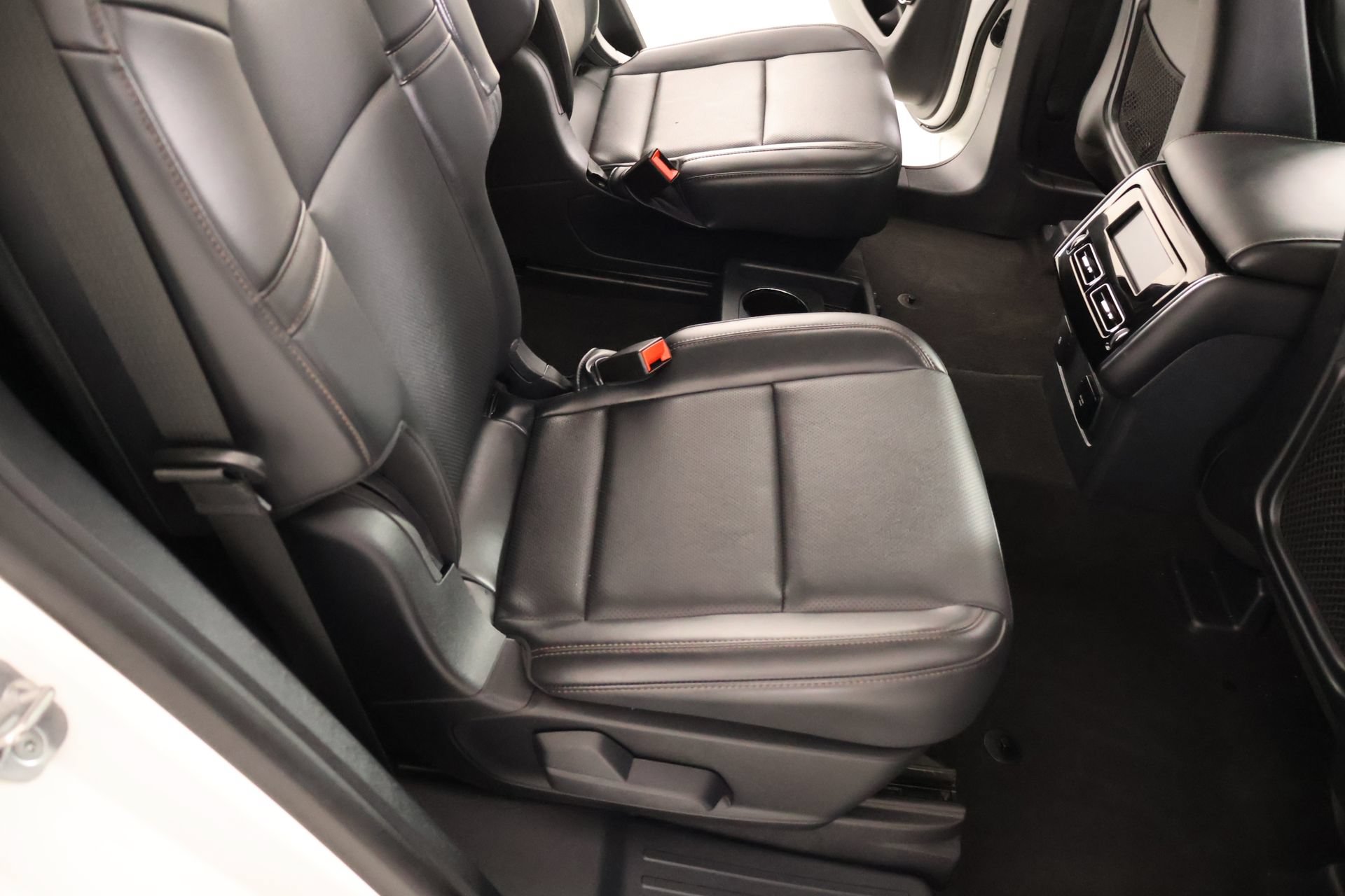 Used 2025 Lincoln Aviator AWD w/ Jet Appearance Package image 16
