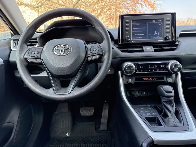 Used 2021 Toyota RAV4 XLE image 19