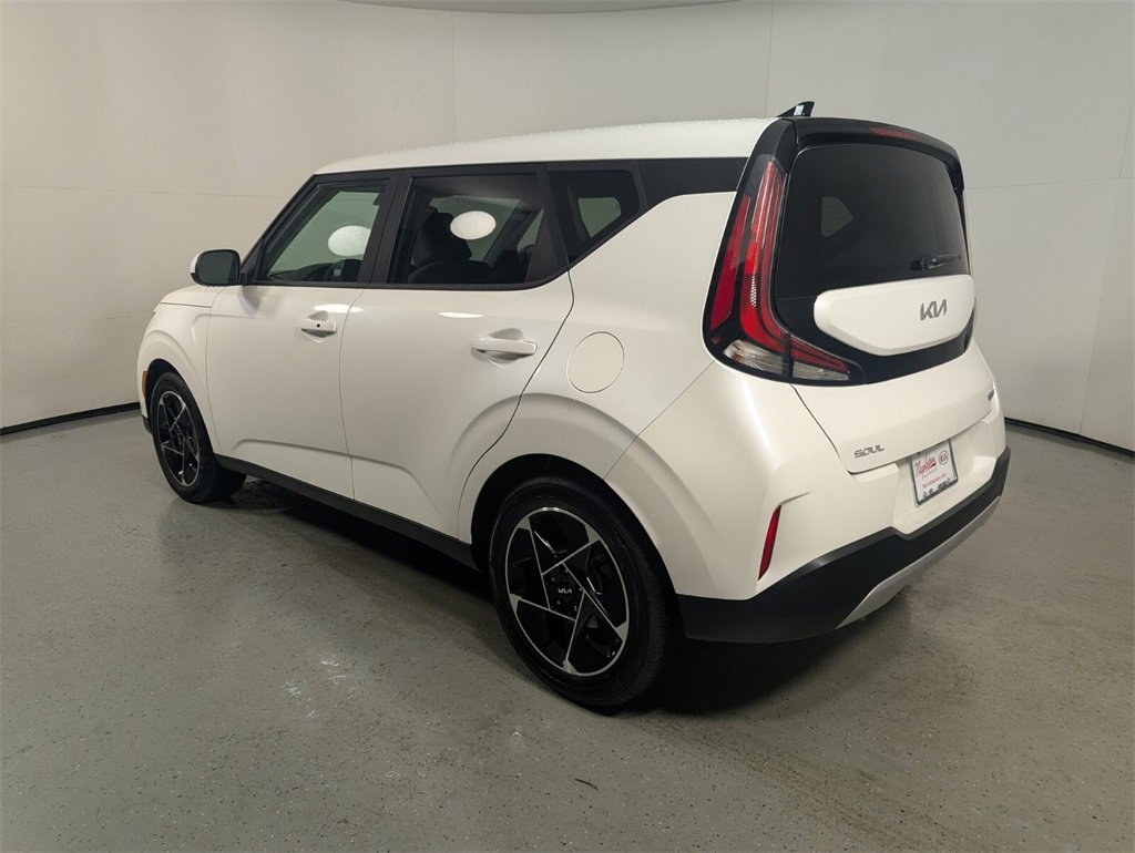 Used 2023 Kia Soul EX image 5