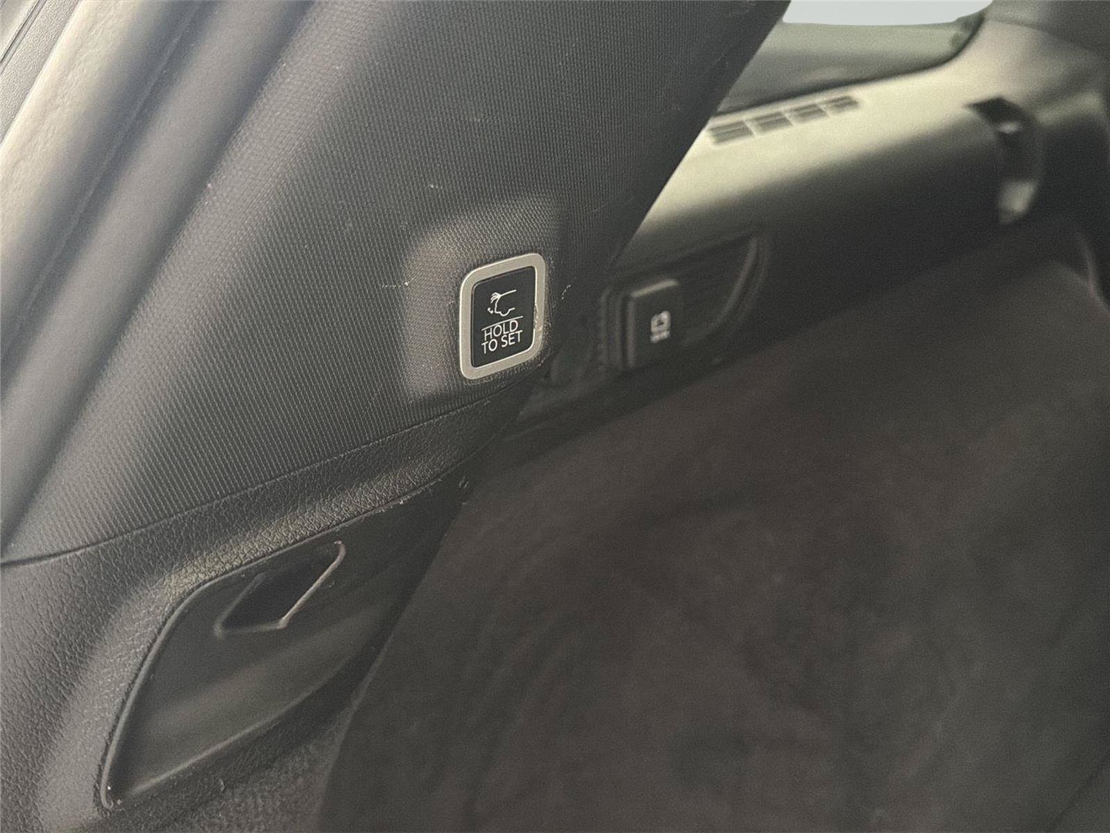 Used 2023 Jeep Grand Cherokee Overland AWD/4WD image 29