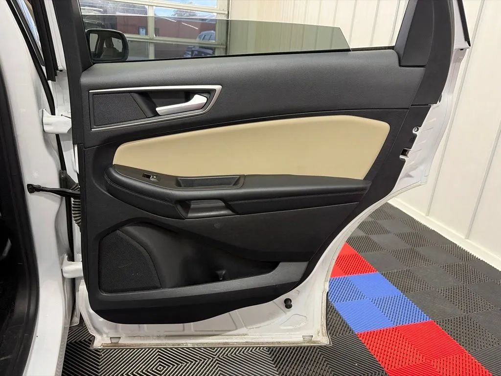 Used 2024 Ford Edge SEL AWD/4WD image 18