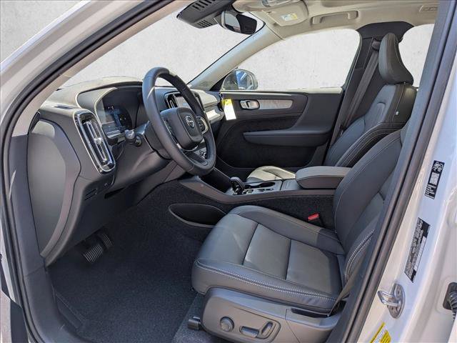 New 2026 Volvo XC40 B5 Core w/ Climate Package AWD/4WD image 4