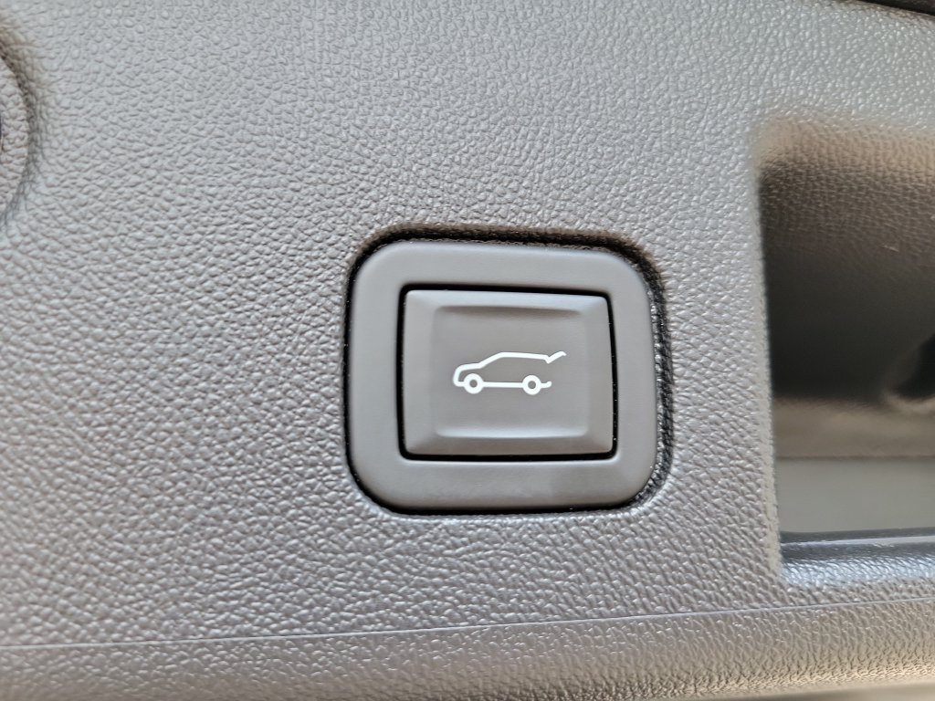 Used 2024 Chevrolet Equinox LT w/ LPO, Floor Liner Package FWD image 35