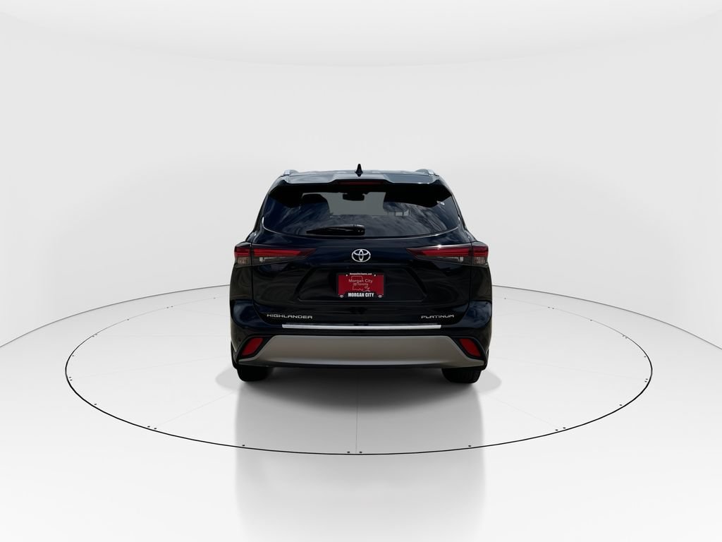 Used 2024 Toyota Highlander Platinum FWD image 7
