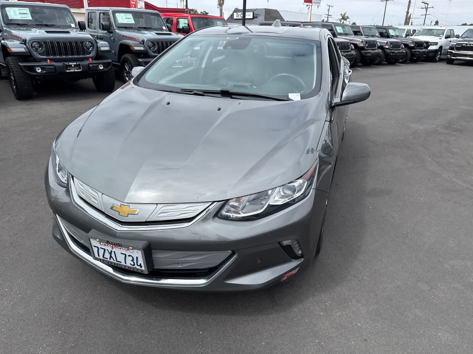 Used 2017 Chevrolet Volt Premier w/ Driver Confidence II Package FWD image 3