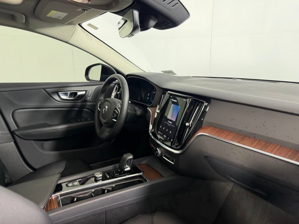 Used 2025 Volvo S60 B5 Plus FWD image 28