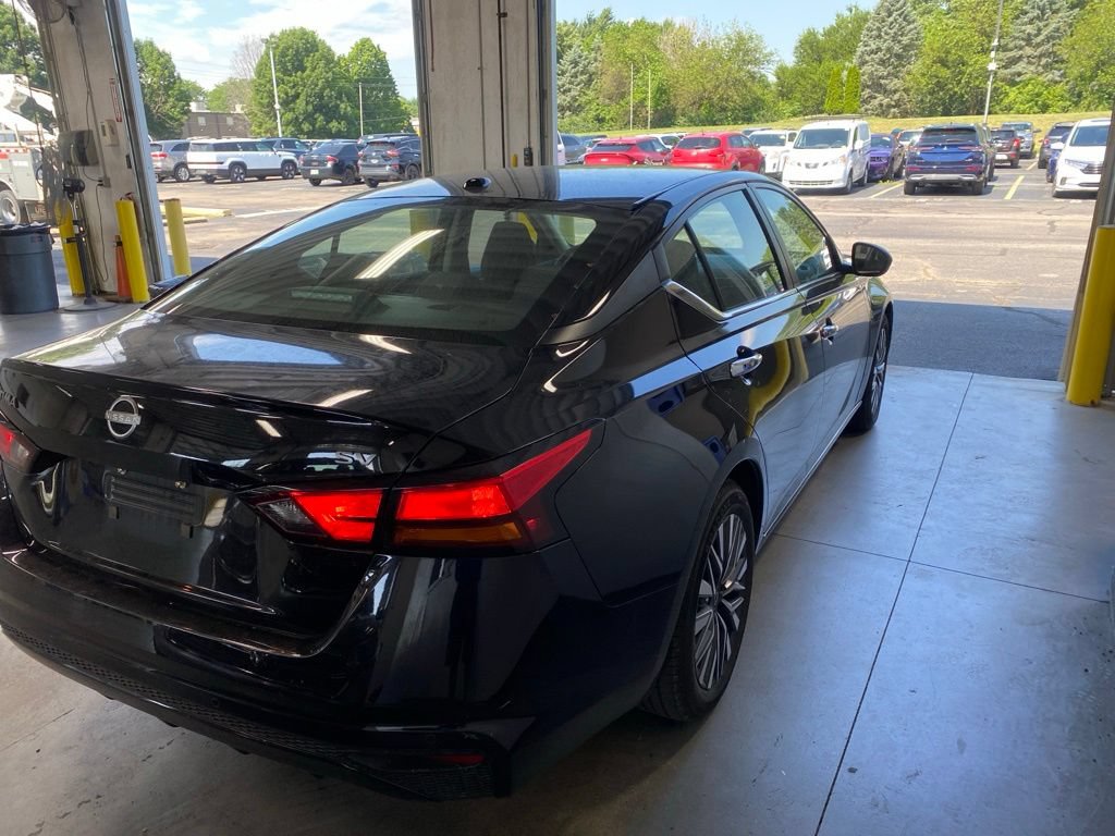 Used 2024 Nissan Altima 2.5 SV FWD image 4