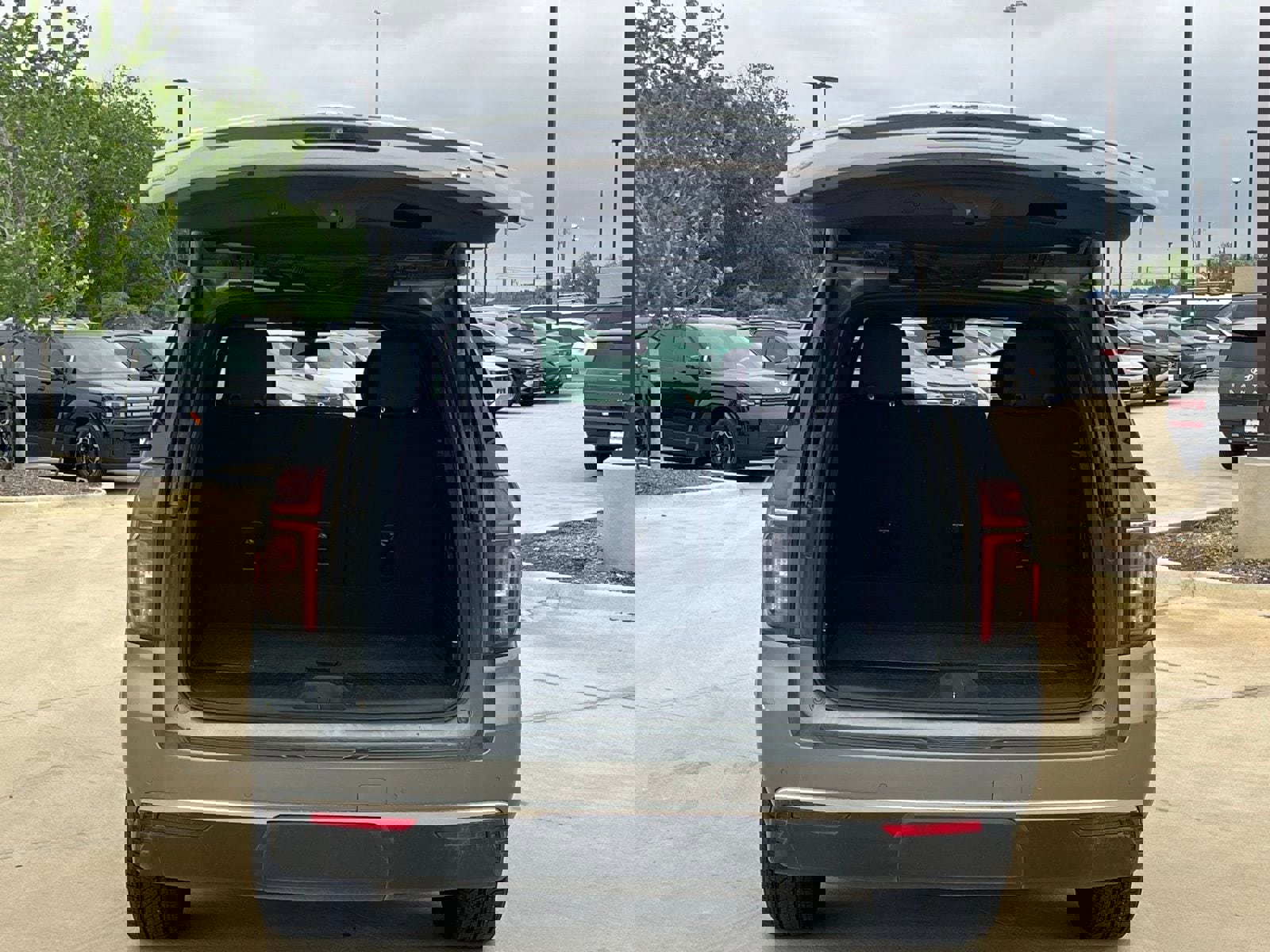 Used 2021 Chevrolet Tahoe LT w/ LT Signature Package RWD image 15