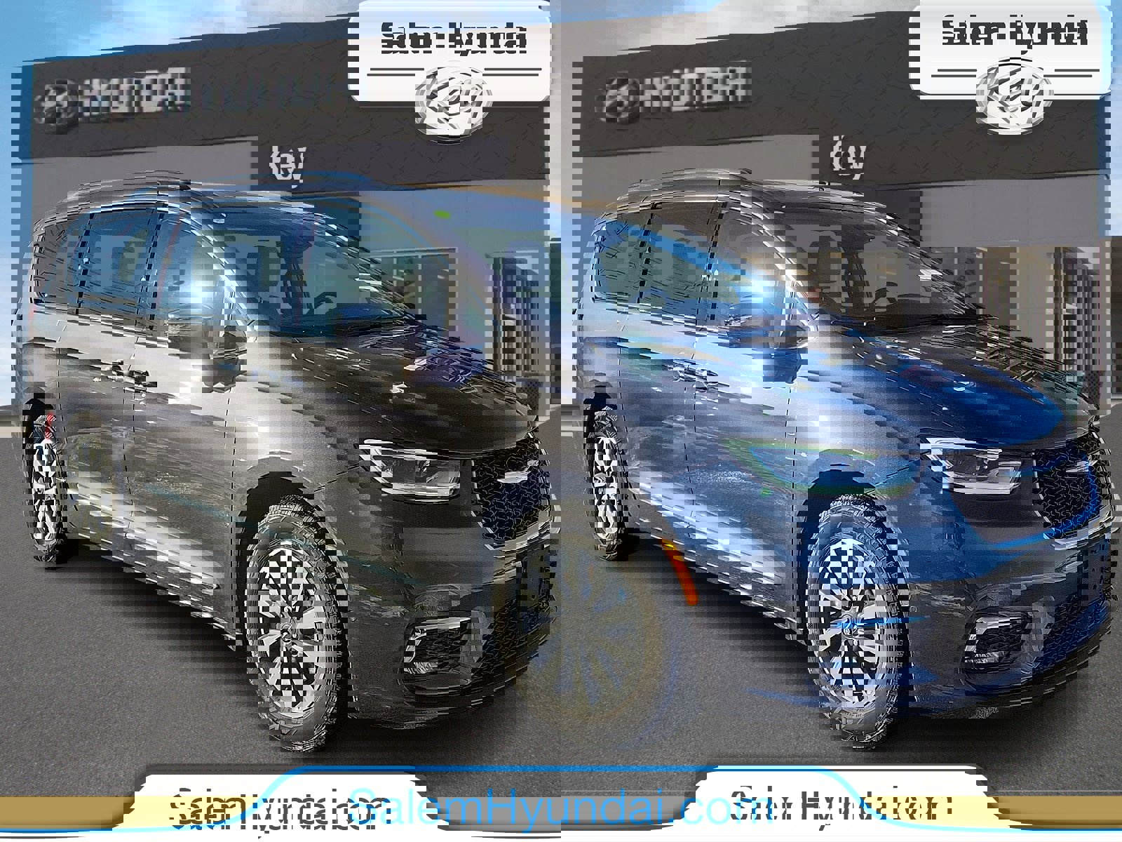 Used 2021 Chrysler Pacifica Limited w/ Uconnect Theater Family Group image 1