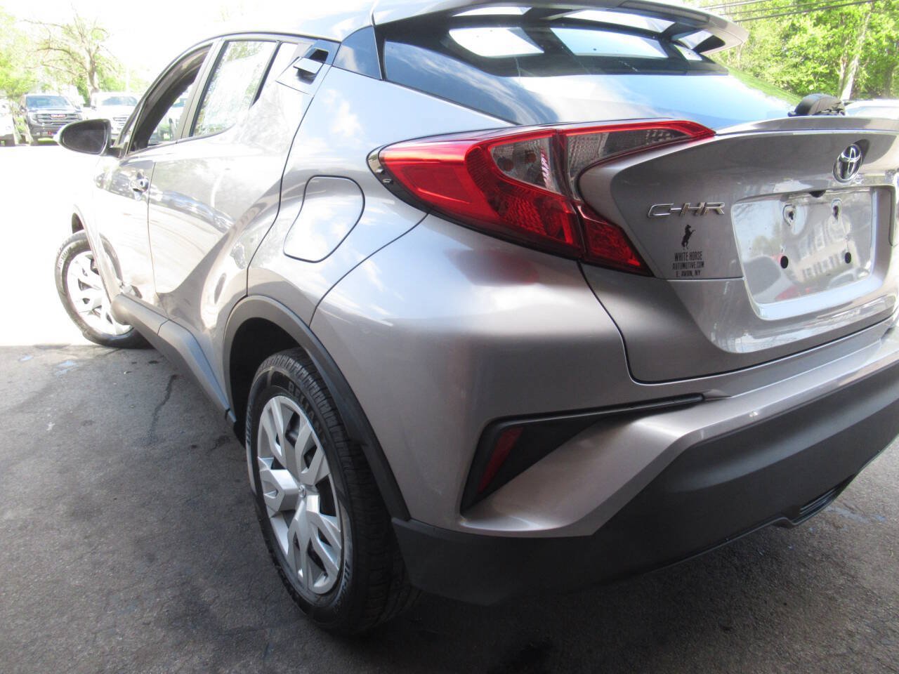 Used 2019 Toyota C-HR LE FWD image 12