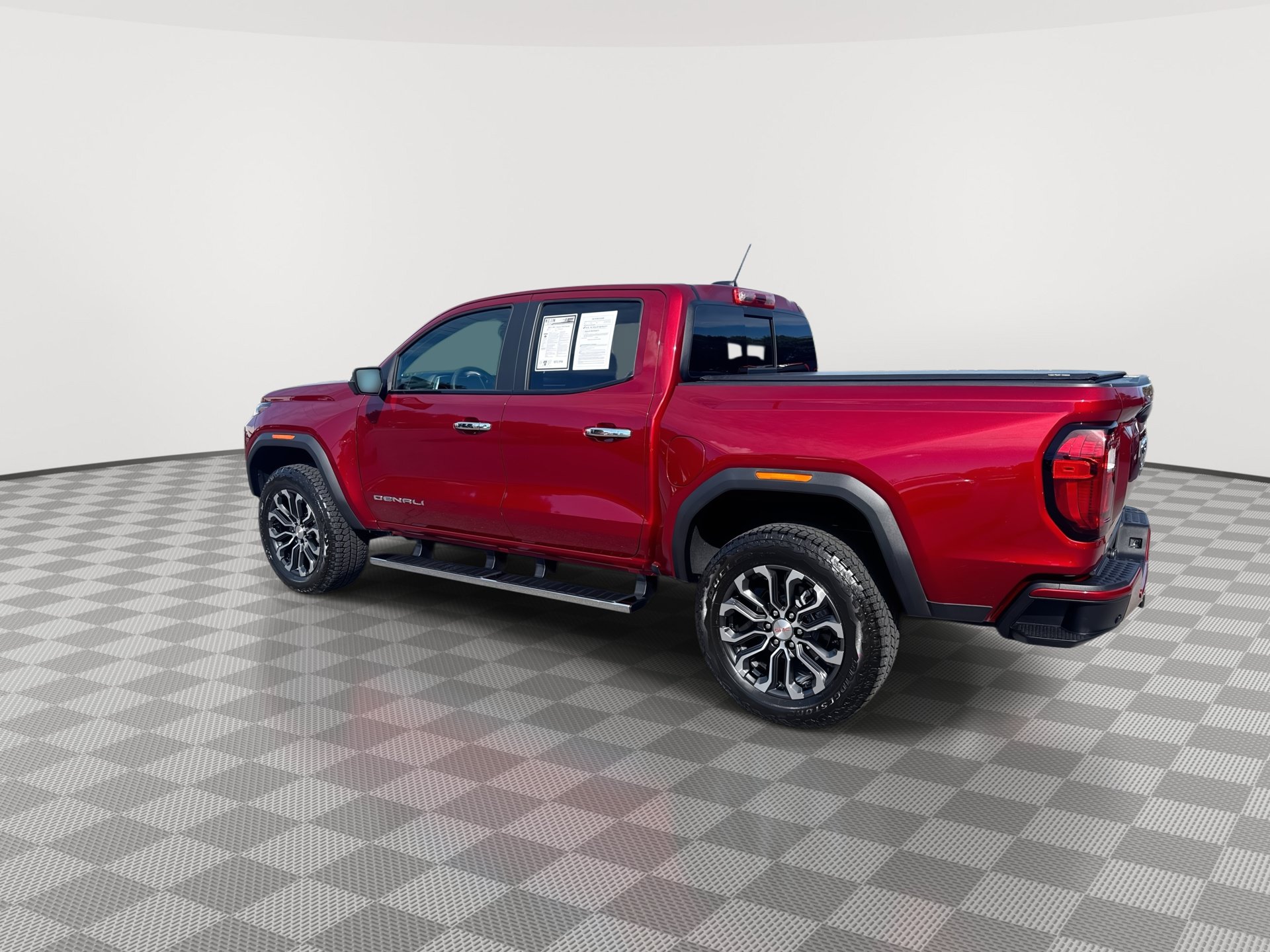 Used 2025 GMC Canyon Denali AWD/4WD image 6