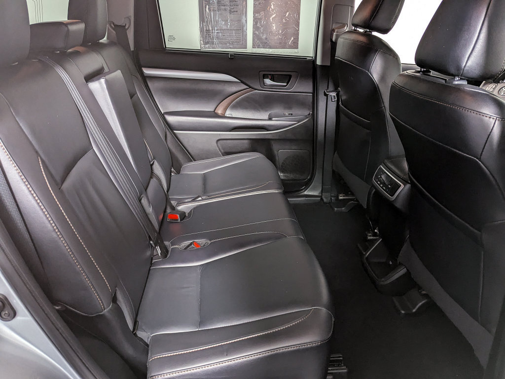 Used 2019 Toyota Highlander XLE AWD/4WD image 38