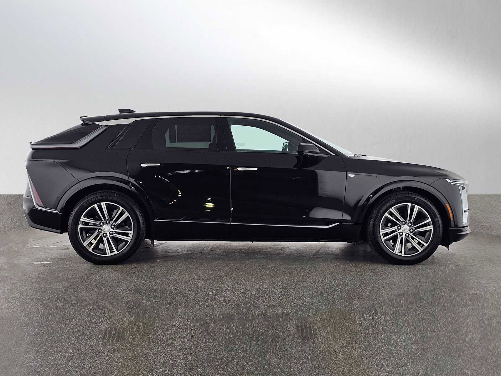 New 2026 Cadillac Lyriq Luxury w/ LPO, Floor Liner Package image 2