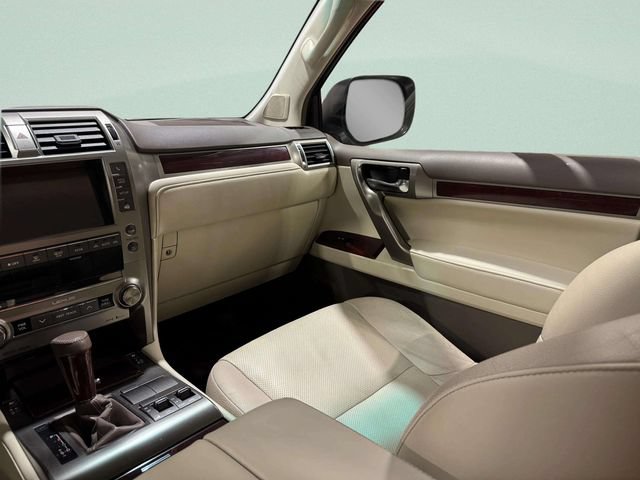 Used 2016 Lexus GX 460 w/ Premium Package AWD/4WD image 11