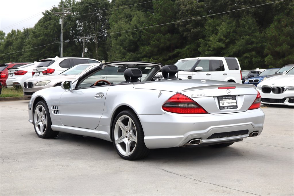 Used 2011 Mercedes-Benz SL 550 image 8