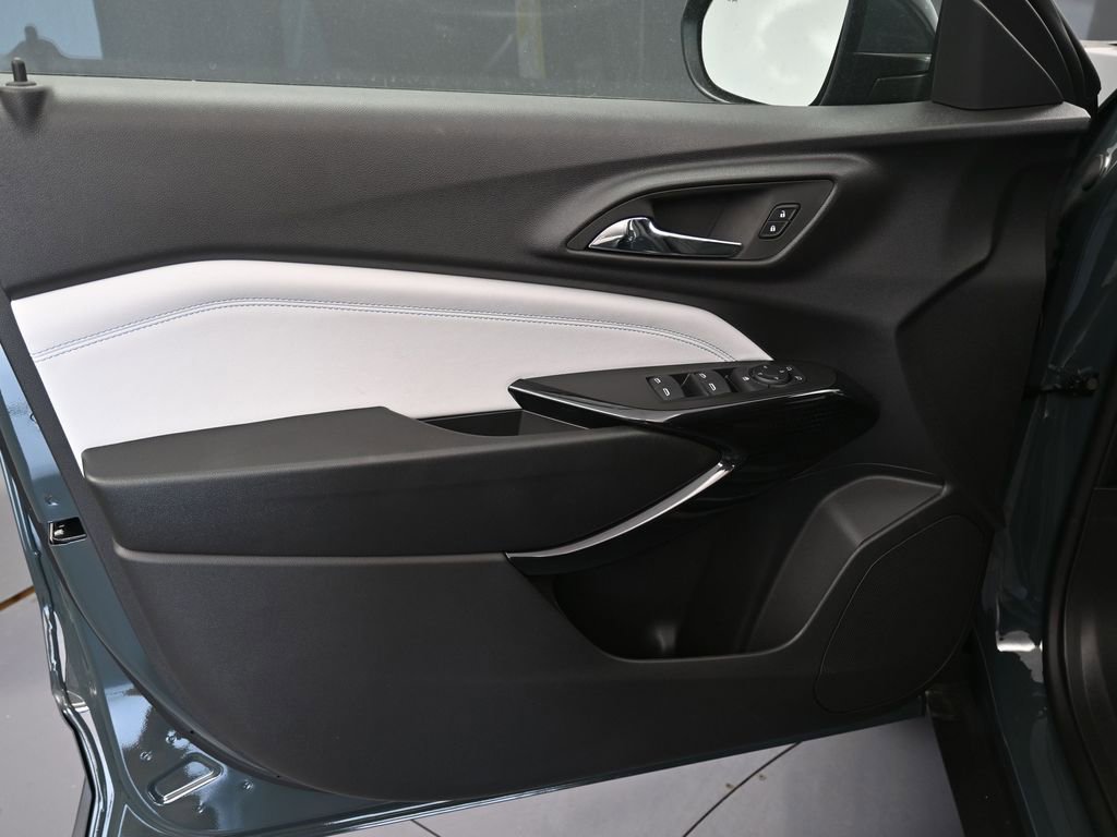 New 2025 Chevrolet Trax LT w/ Driver Confidence Package image 18