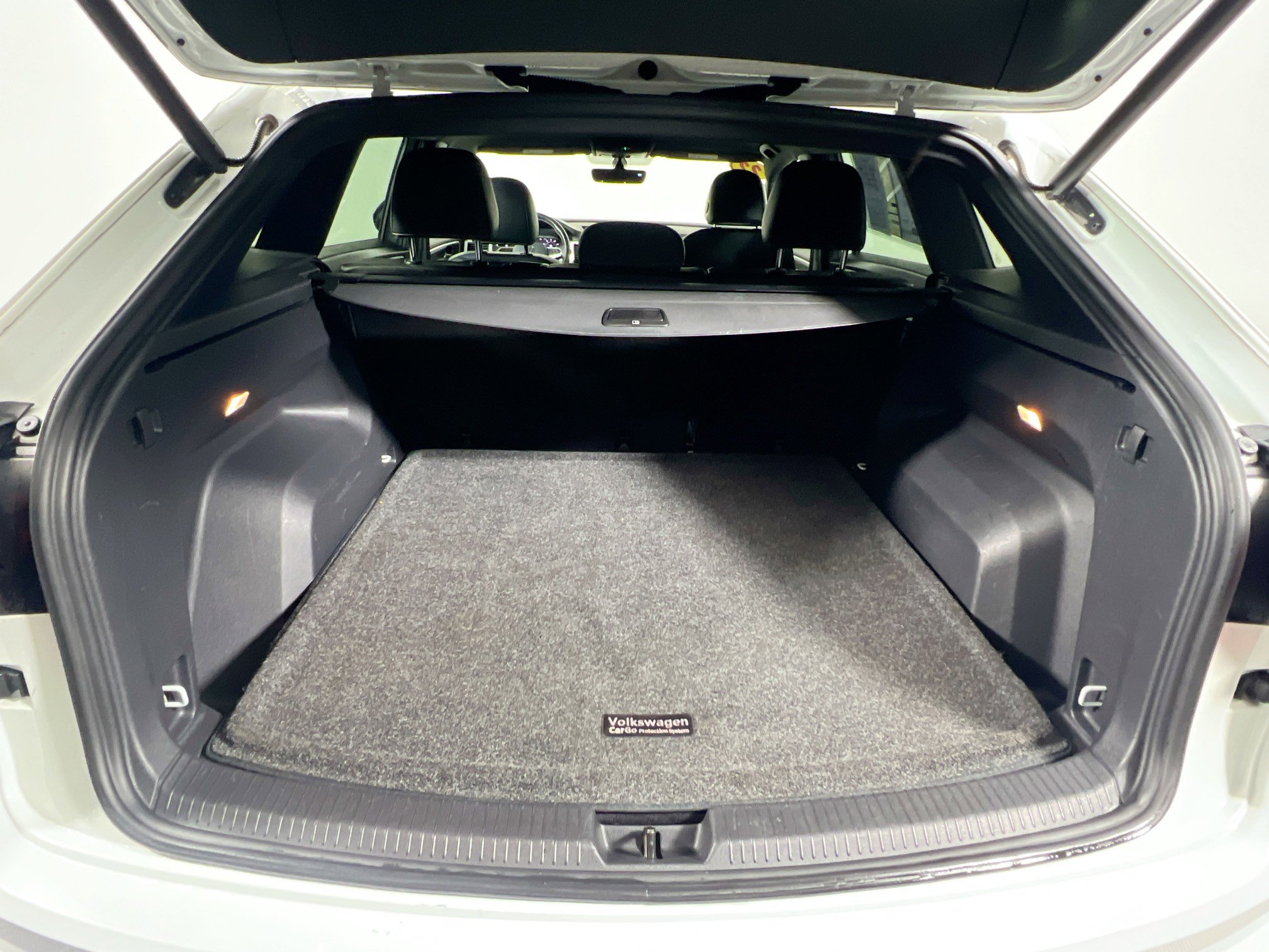 Used 2022 Volkswagen Atlas Cross Sport SE image 32