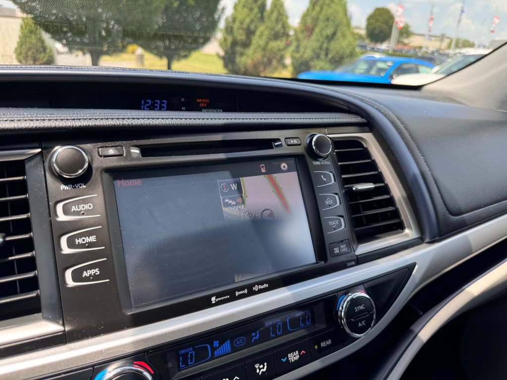 Used 2019 Toyota Highlander XLE w/ Carpet Mat Package (TMS) AWD/4WD image 28