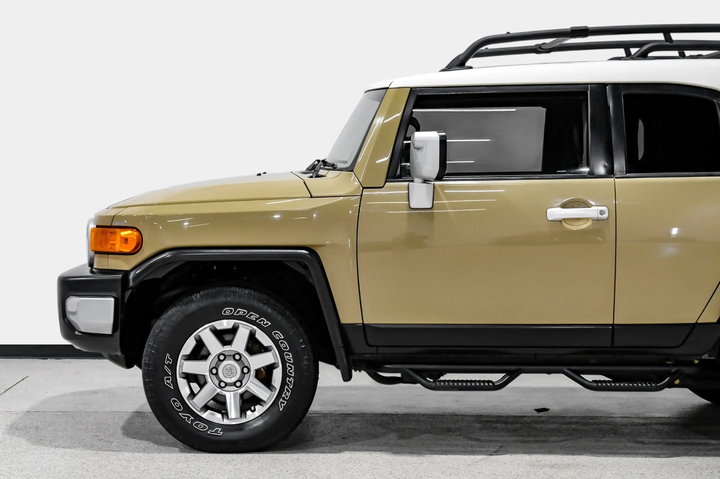 Used 2014 Toyota FJ Cruiser 4WD w/ Upgrade Package image 14