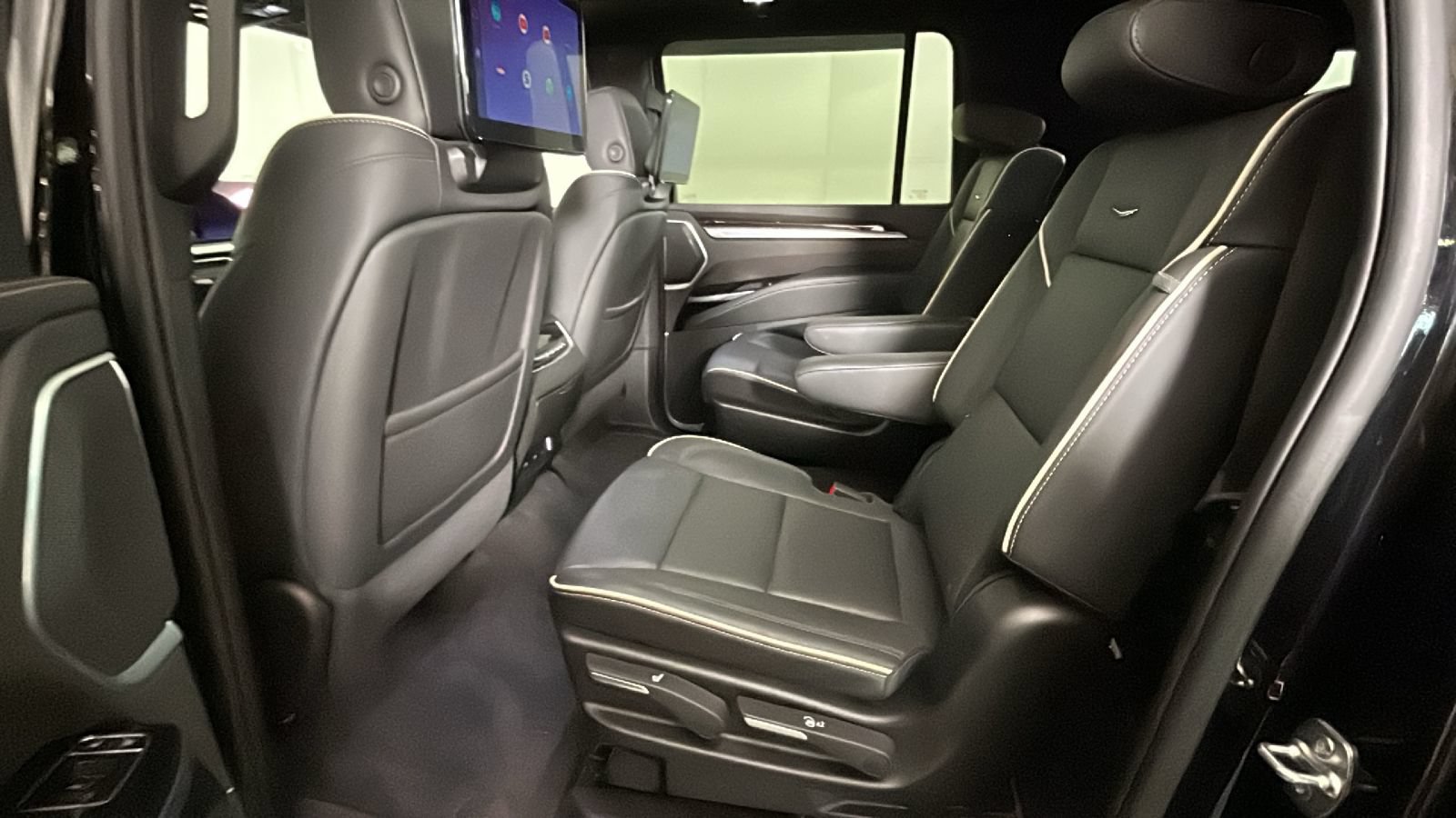 Used 2026 Cadillac Escalade ESV Luxury w/ Touring Package AWD/4WD image 32