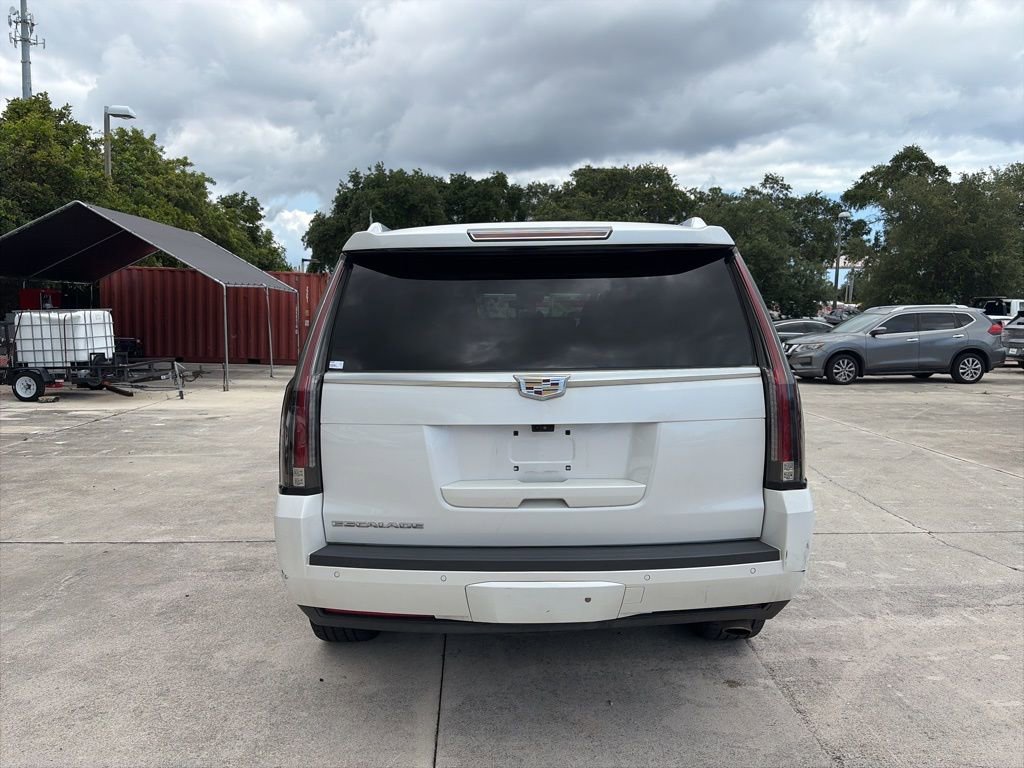 Used 2018 Cadillac Escalade Luxury AWD/4WD image 4