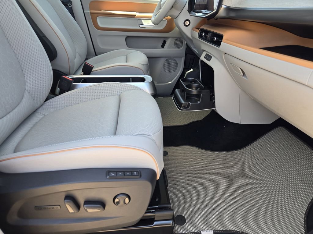 New 2025 Volkswagen ID. Buzz 1st Edition AWD/4WD image 11