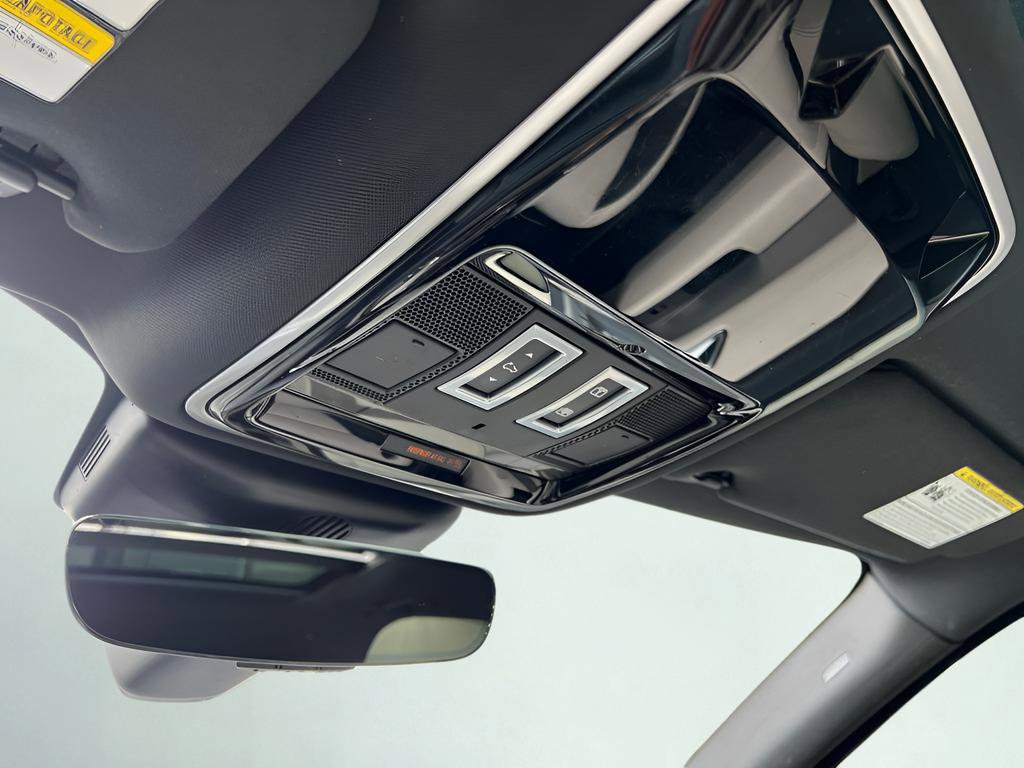 Used 2019 Land Rover Range Rover Velar R-Dynamic SE image 42