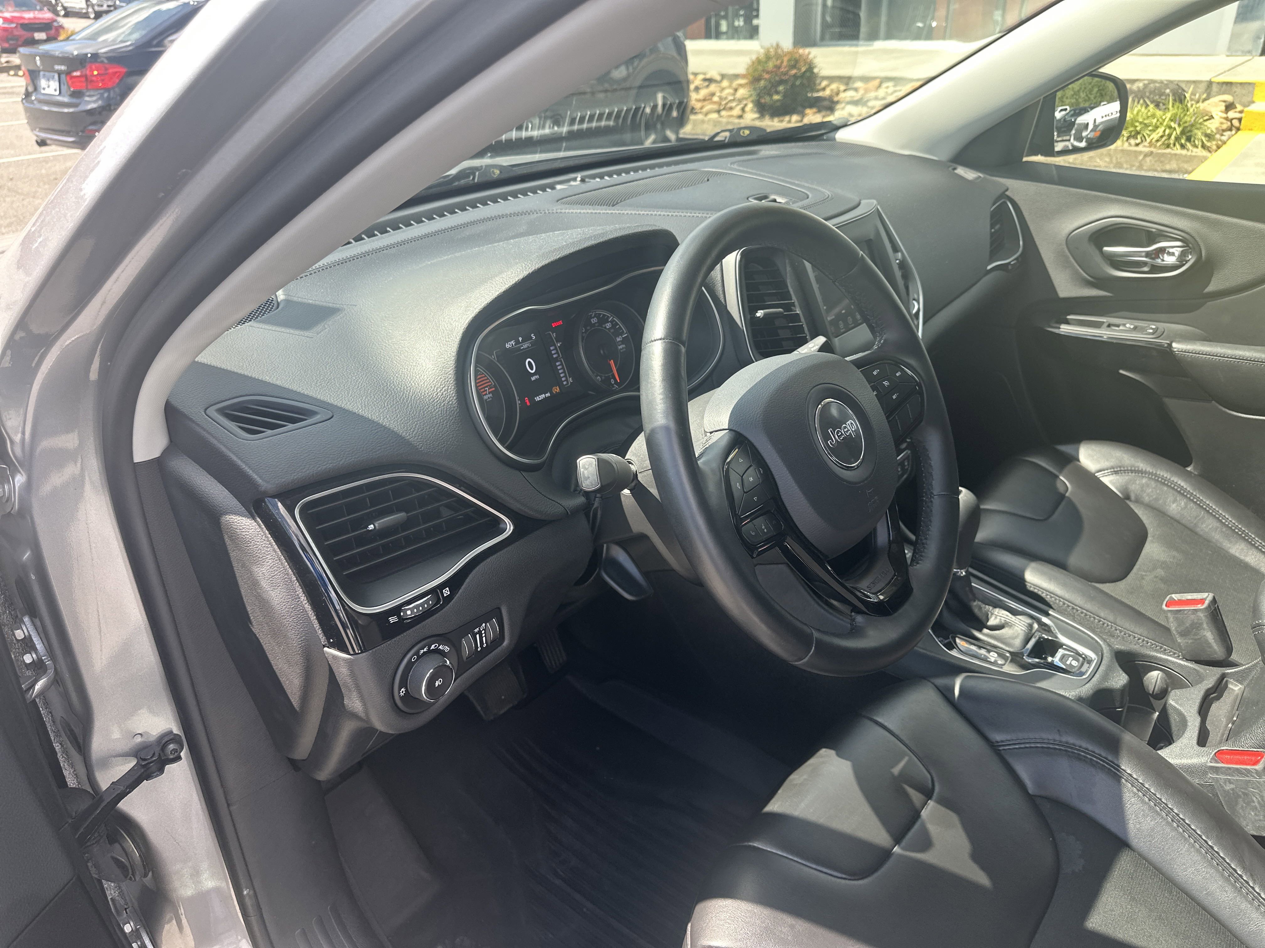 Used 2019 Jeep Cherokee Latitude Plus image 14