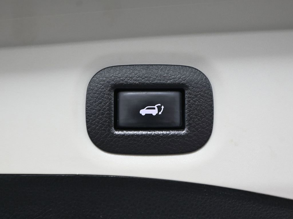 Used 2020 Nissan Rogue SV image 39