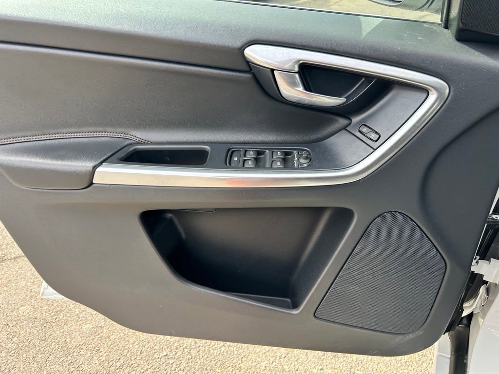 Used 2017 Volvo XC60 T6 Dynamic w/ Preferred Option Package image 20