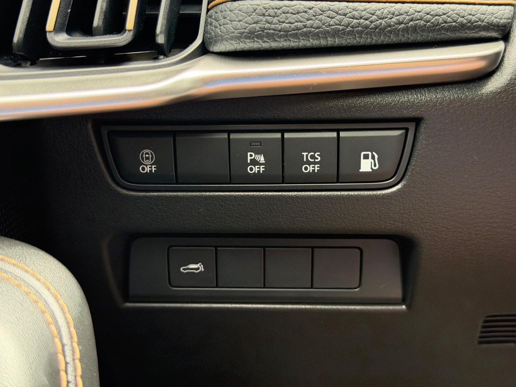 Used 2025 MAZDA CX-90 Plug-In Hybrid w/ Preferred AWD/4WD image 17