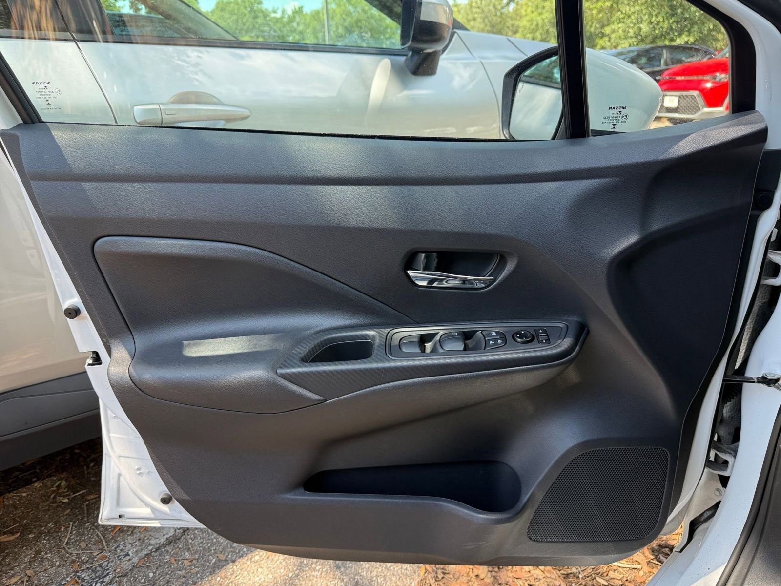 Used 2025 Nissan Versa SV FWD image 18