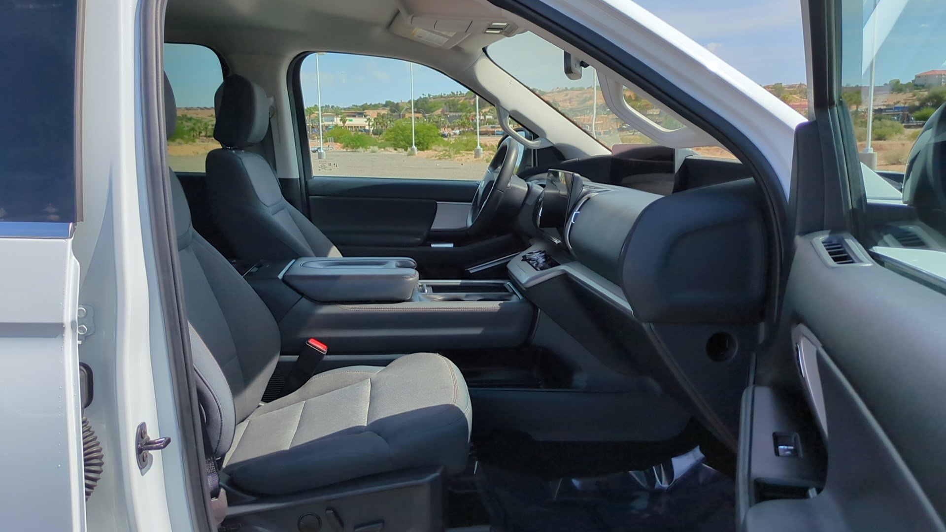 Used 2025 Ford Expedition Active image 30