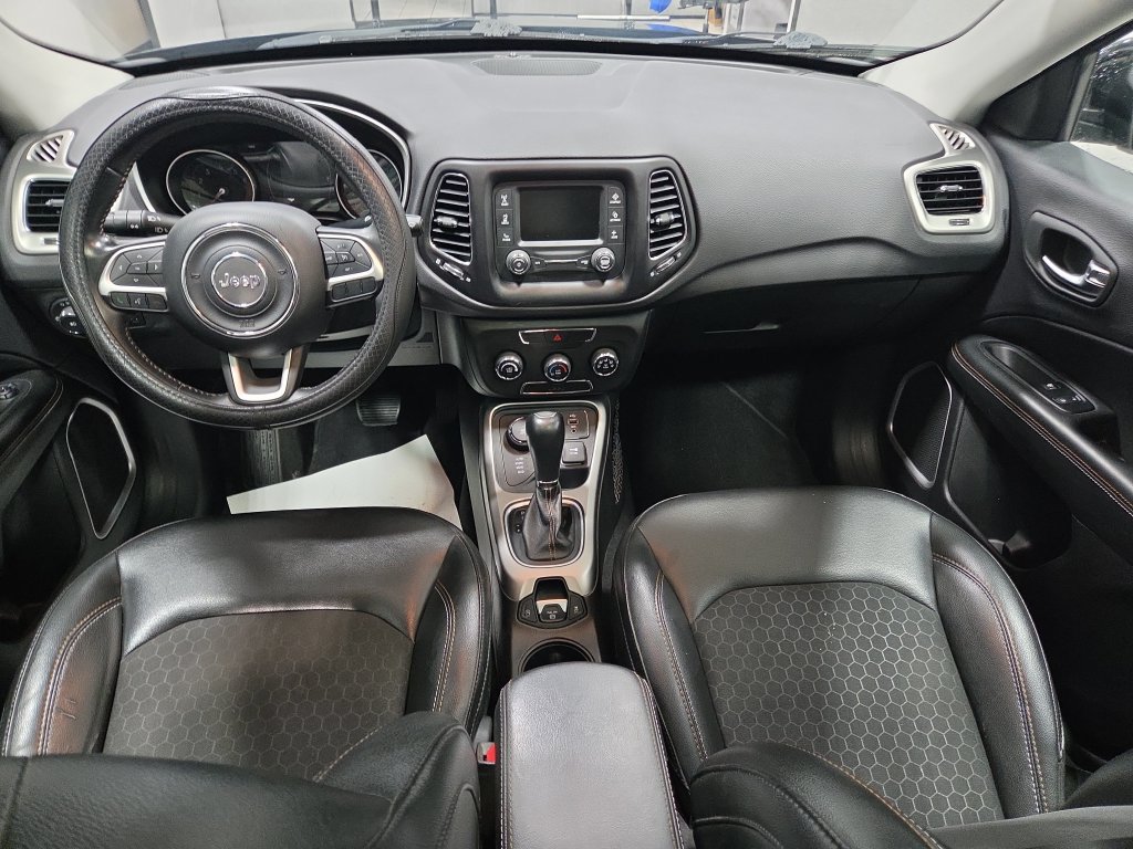 Used 2018 Jeep Compass Latitude AWD/4WD image 5