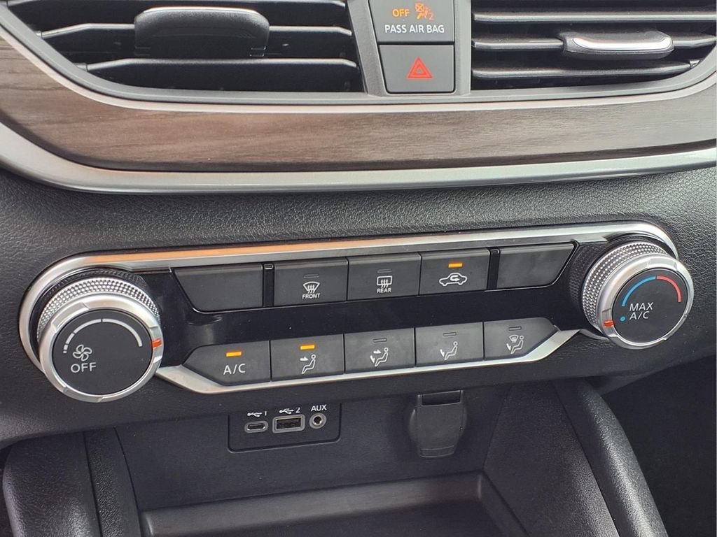 Used 2025 Nissan Altima 2.5 SV FWD image 12