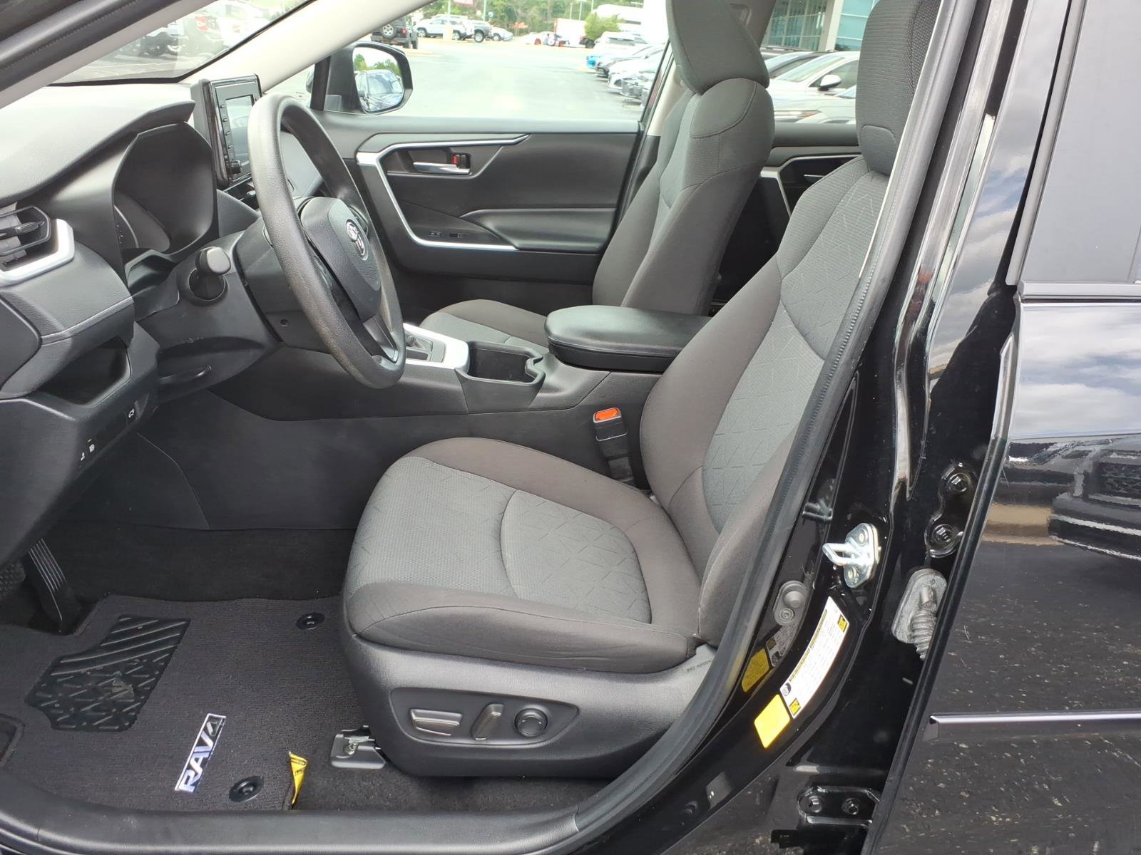 Used 2022 Toyota RAV4 XLE w/ Convenience Package FWD image 15