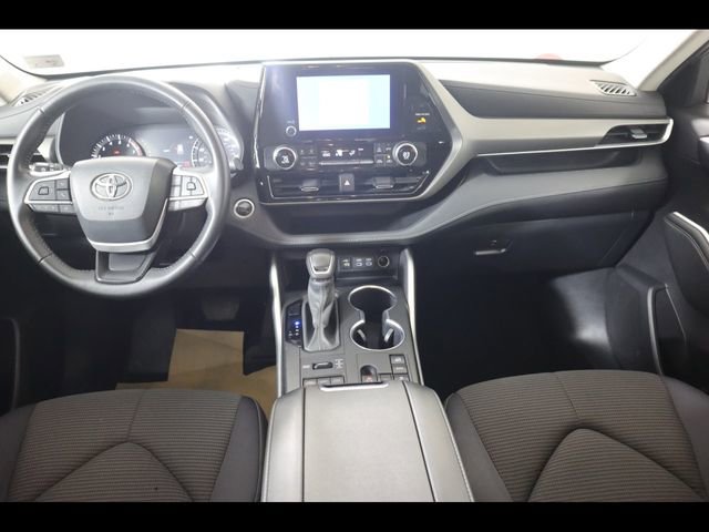 Used 2024 Toyota Highlander LE image 17
