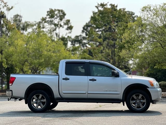 Used 2015 Nissan Titan SV w/ SV Value Truck Package AWD/4WD image 4