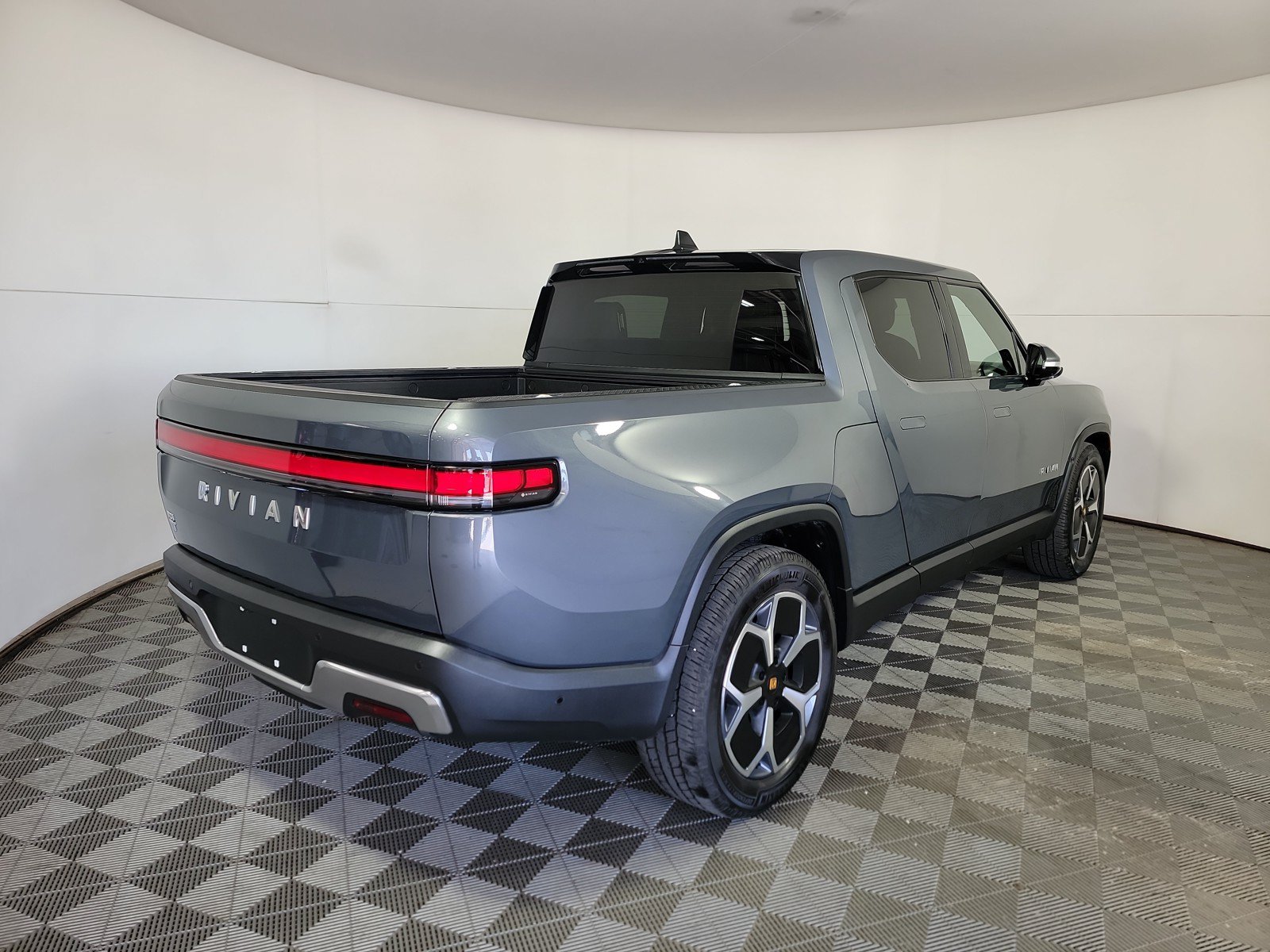 Used 2024 Rivian R1T Adventure AWD/4WD image 5