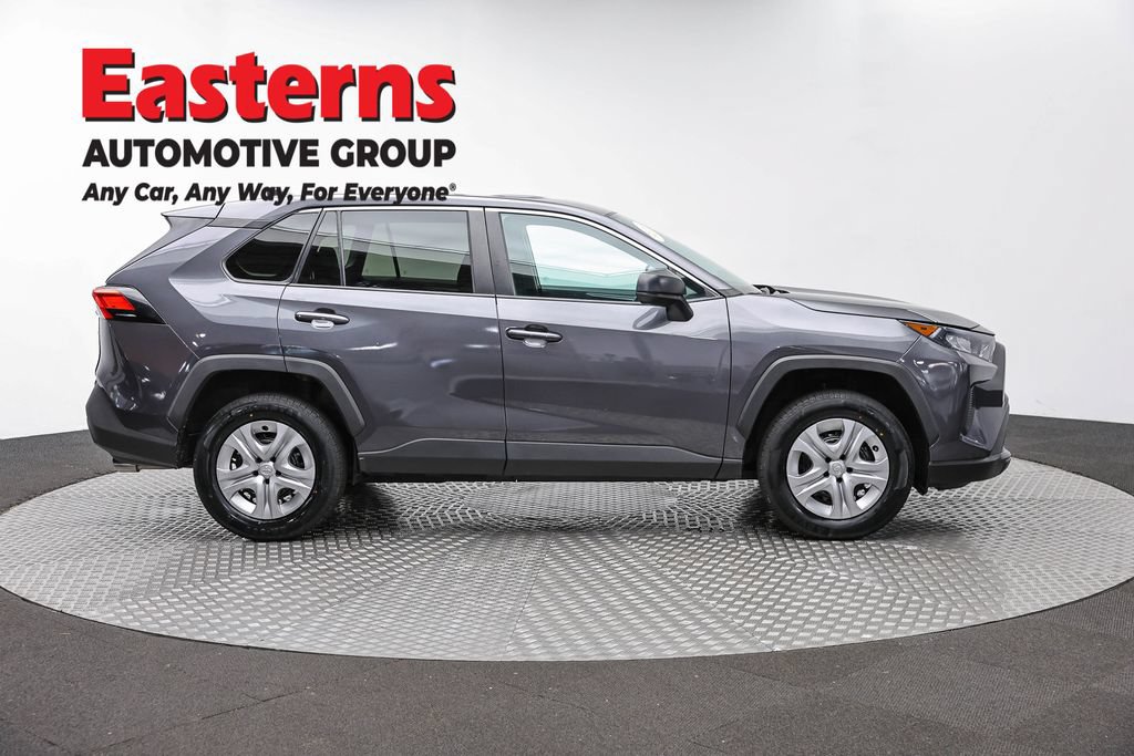 Used 2022 Toyota RAV4 LE AWD/4WD image 3