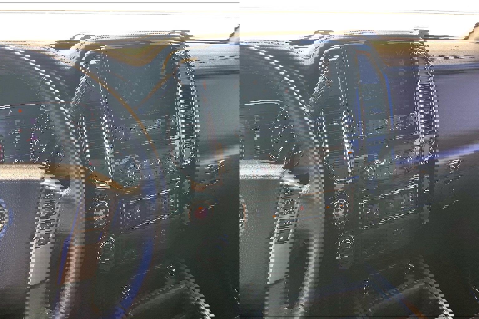 Used 2022 Nissan Titan Platinum Reserve w/ Moonroof Package image 7