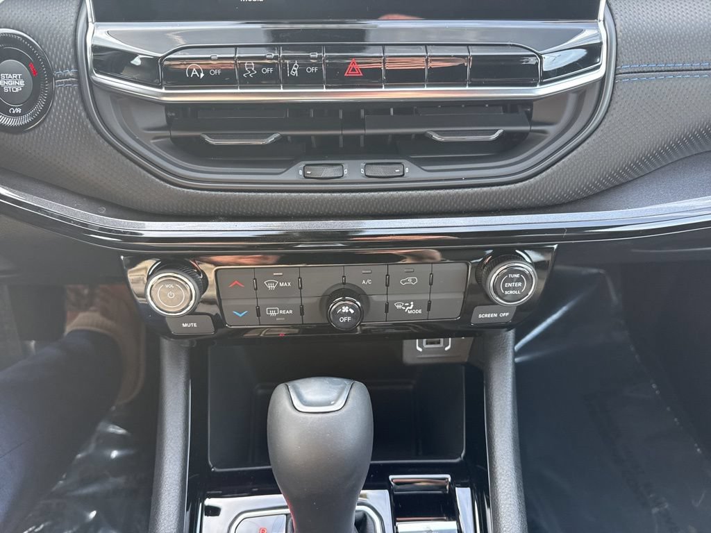 New 2026 Jeep Compass Latitude AWD/4WD image 16