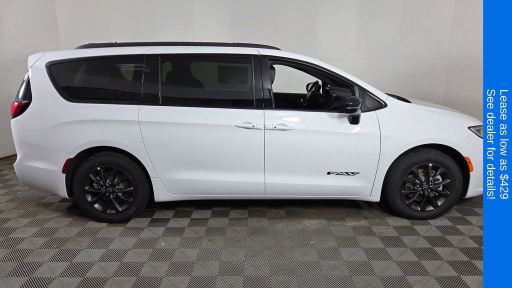 New 2025 Chrysler Pacifica Select w/ Fav Edition Package FWD image 9