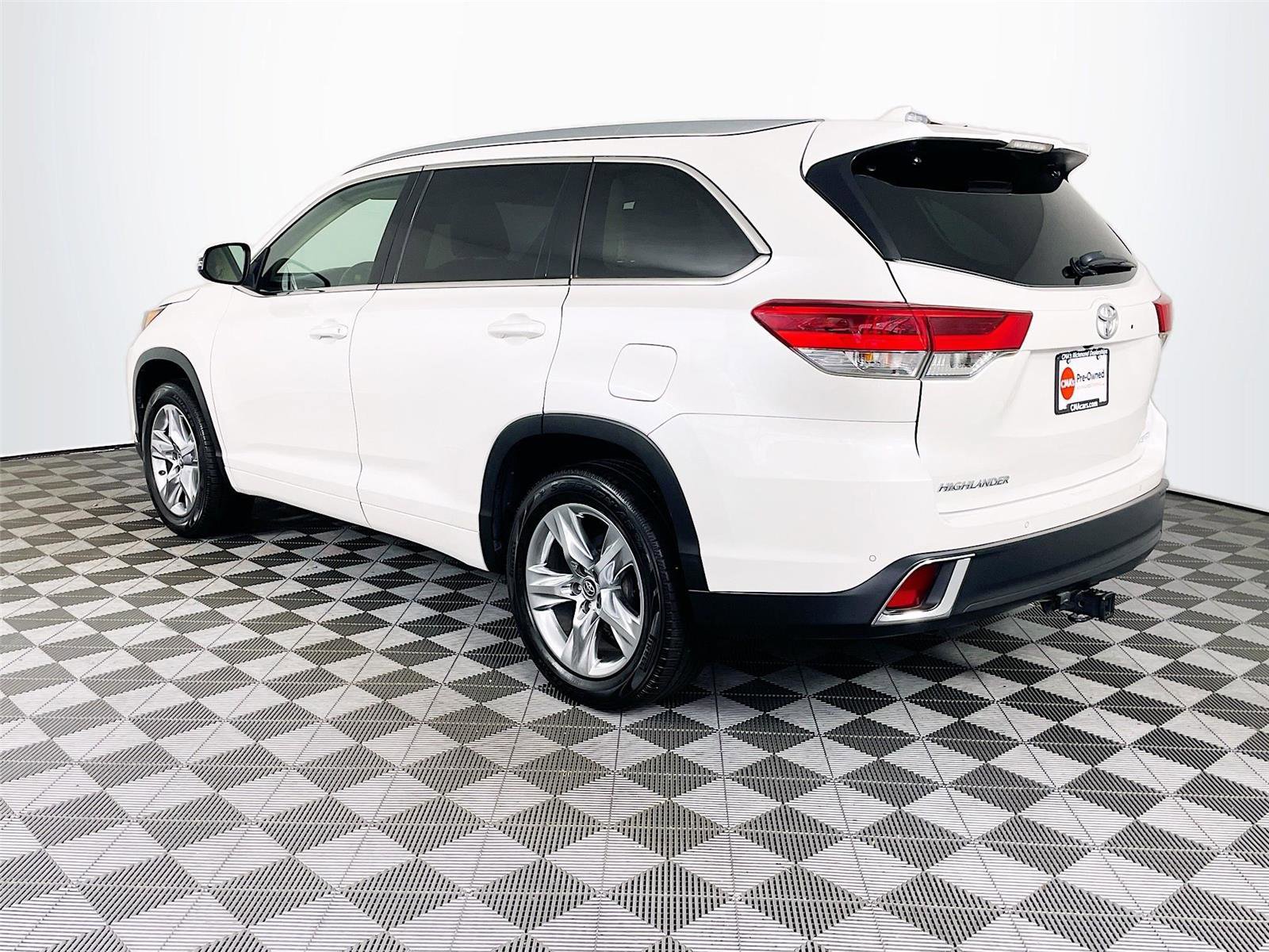 Used 2018 Toyota Highlander Limited FWD image 6