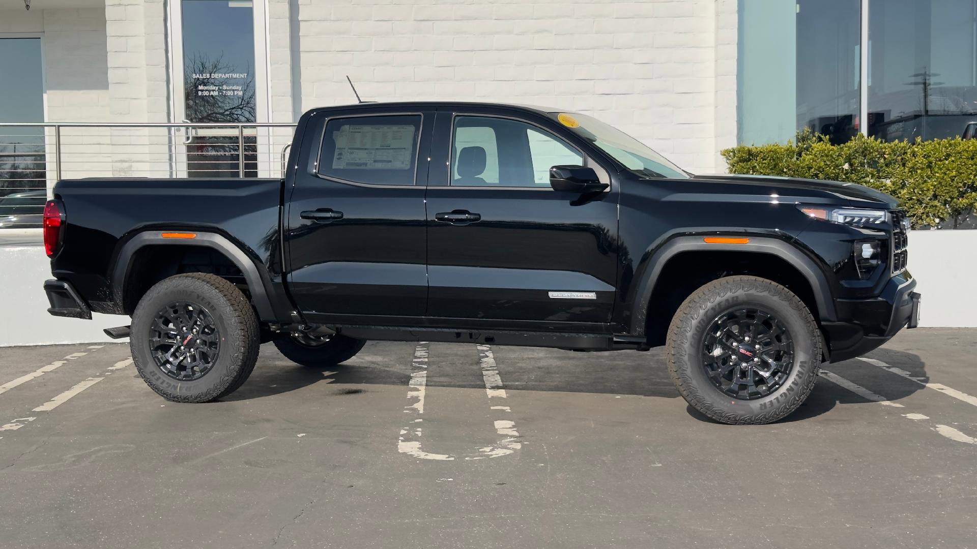 New 2026 GMC Canyon Elevation image 4