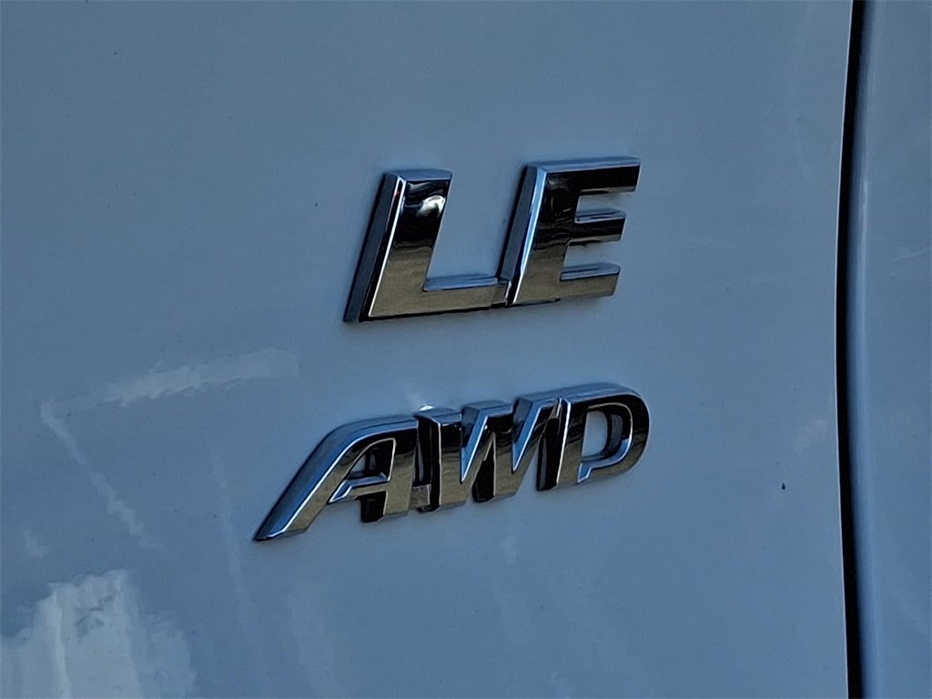 Used 2022 Toyota RAV4 LE image 30