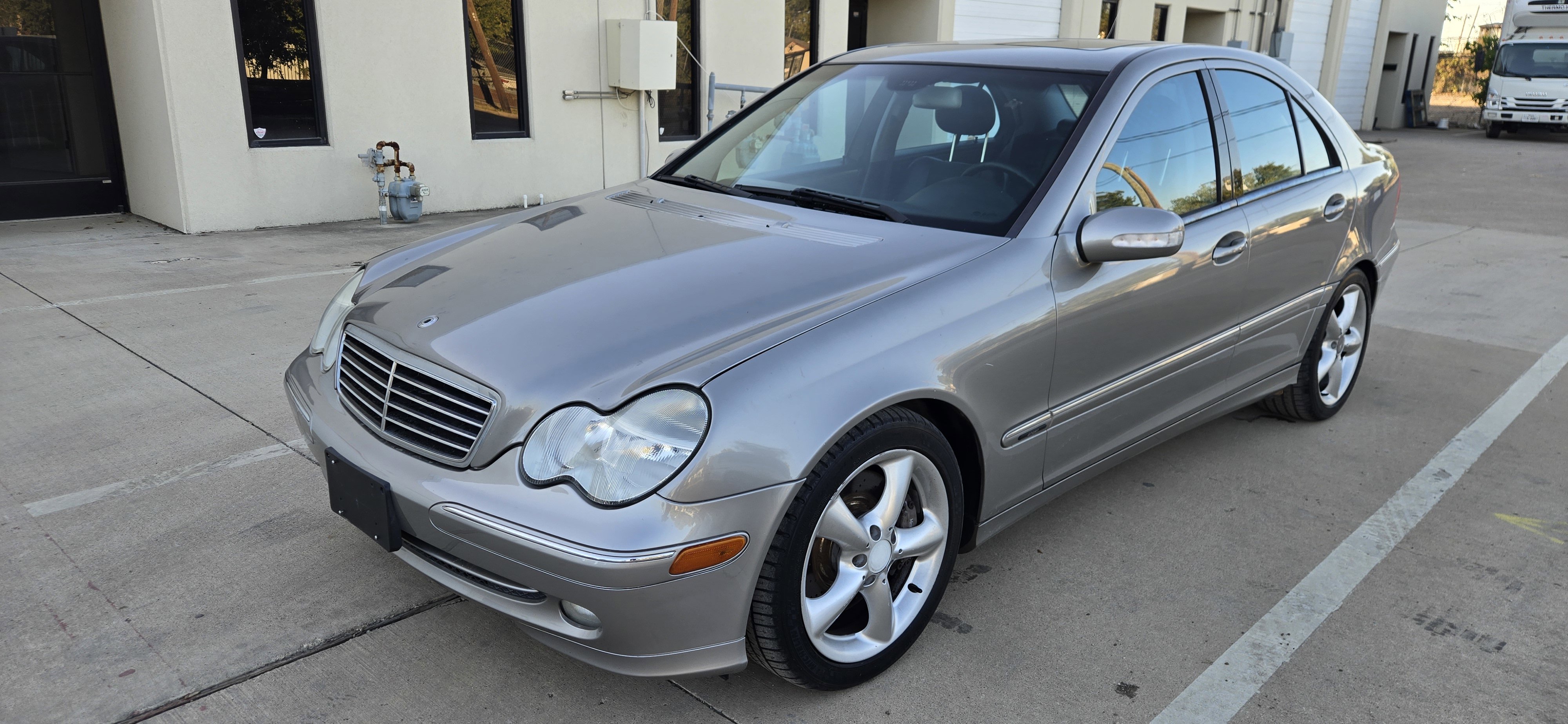 Used 2004 Mercedes-Benz C 320 Sedan image 2